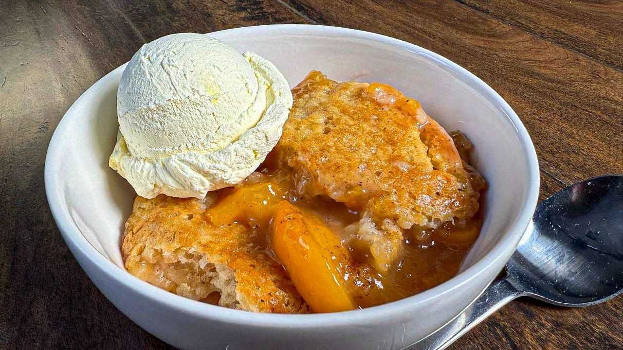 Easy Peach Cobbler Recipe with Fresh or Canned Peaches - Desserts & Sweets